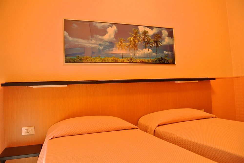 Giardino Hotel Milan Bagian luar foto